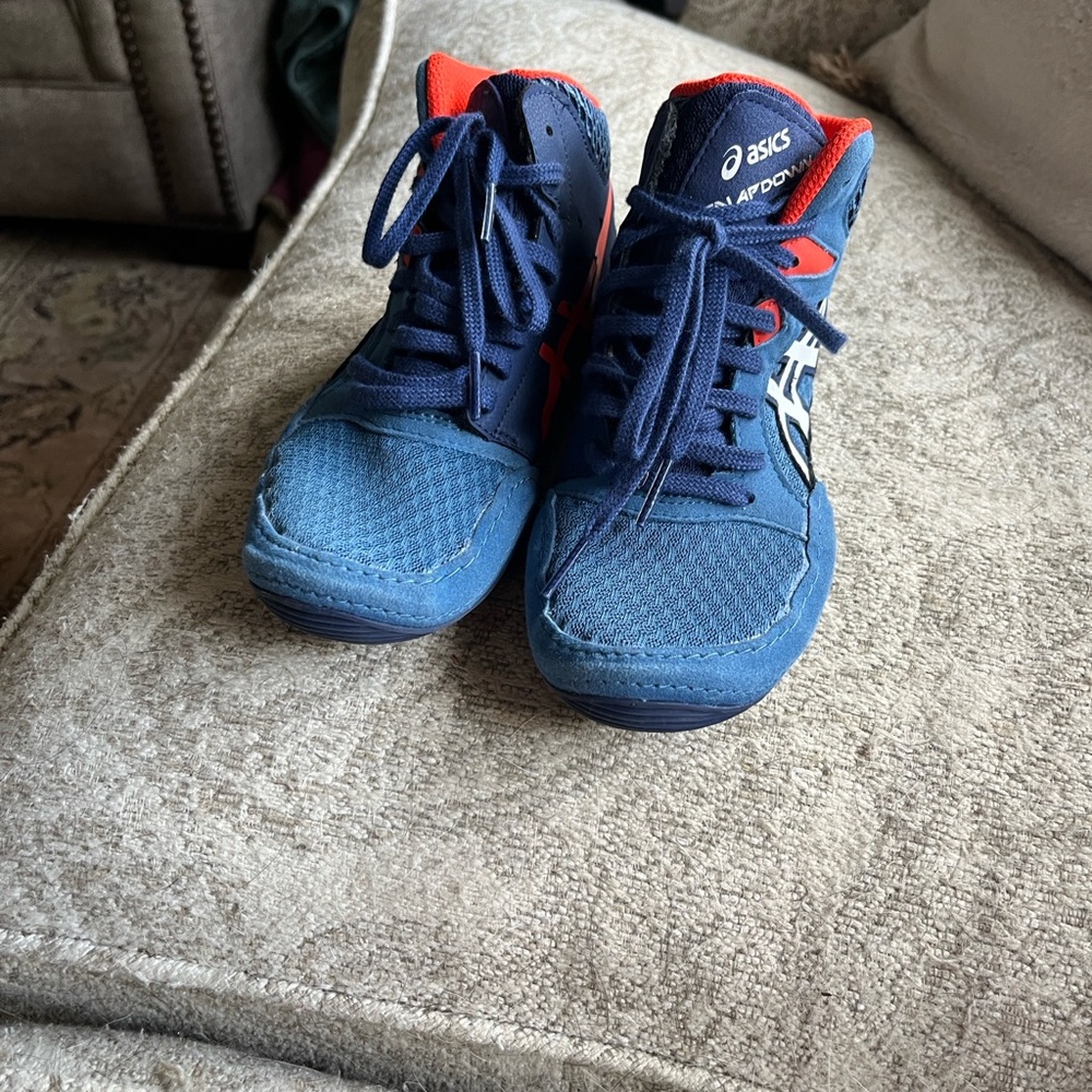 ASICS snapdown wrestling show boys size US two - Picture 6 of 7